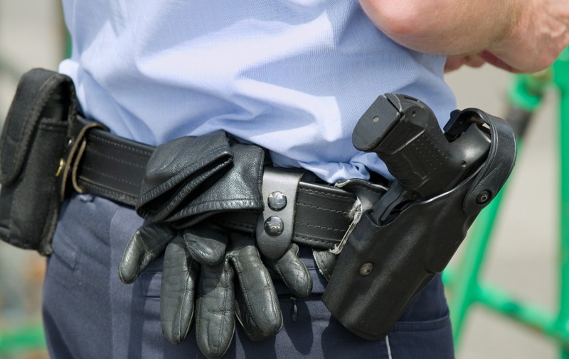 Un polițist din Gorj a scos pistolul când se certa acasă cu soția și arma s-a descărcat accidental