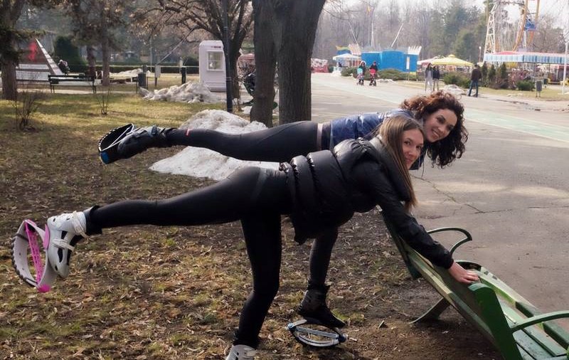 Adela Popescu FACE SPORT ÎN PARC, pentru a arăta bine la plajă | FOTO