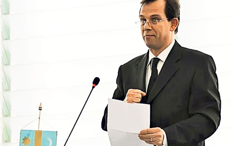 INCREDIBIL! Un ungur îşi bate joc de România în capitala Europei! Parlamentarii români sar la gâtul eurodeputatului Csaba Sogor