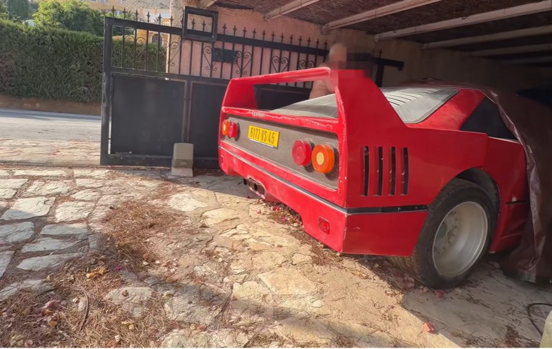 A crezut că a găsit pe Google Maps două mașini Ferrari F40 abandonate și a plecat să le vadă. Ce a descoperit la fața locului l-a lăsat fără cuvinte