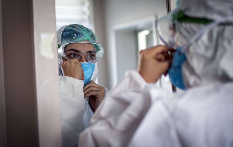 Două noi focare de coronavirus la Pașcani: 16 persoane din centrele rezidențiale, depistate pozitiv