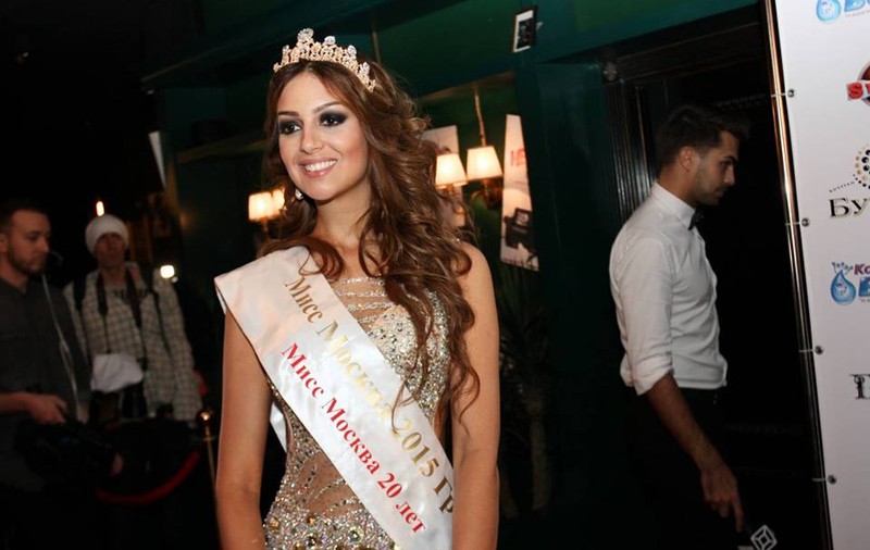 FOTO | O fostă Miss Moscova a renunțat la creștinism pentru a deveni soție de rege