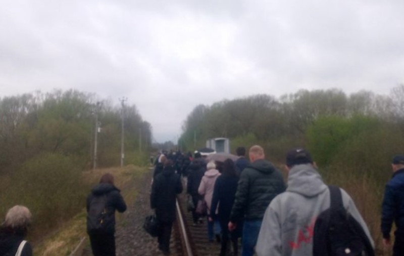 Un tânăr a pus o butelie de gaz goală pe șine, în Rusia, trenul cu navetiști a deraiat: „Sunt nervos pe cei care au serviciu, am vrut să întârzie la lucru”