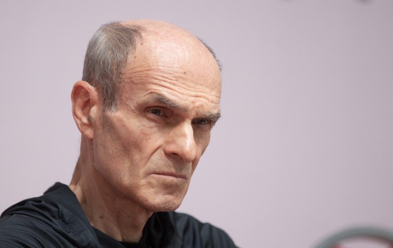 Cristian Tudor Popescu în tricou negru 