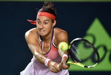 epa05195512 Caroline Garcia of France in action against Pauline Parmentier of France during their quarterfinal match of the Monterrey Open tennis tournament in Monterrey, Mexico, 04 March 2016. EPA/MIGUEL SIERRA