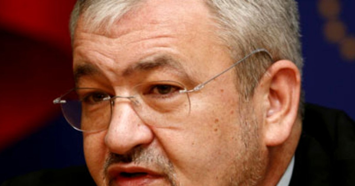 DNA a început percheziția informatică în dosarul „Vlădescu”; Au luat la puricat tableta fostului ministru