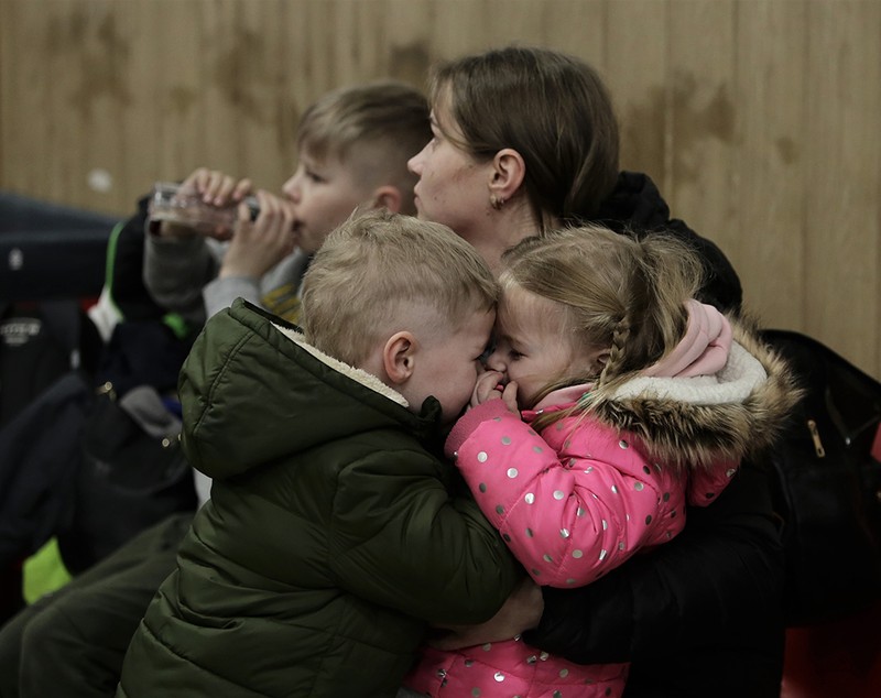 REPORTAJ. Drumul unei familii cu 4 copii din Ucraina spre Chicago trece prin generozitatea oamenilor din cartierul Vitan