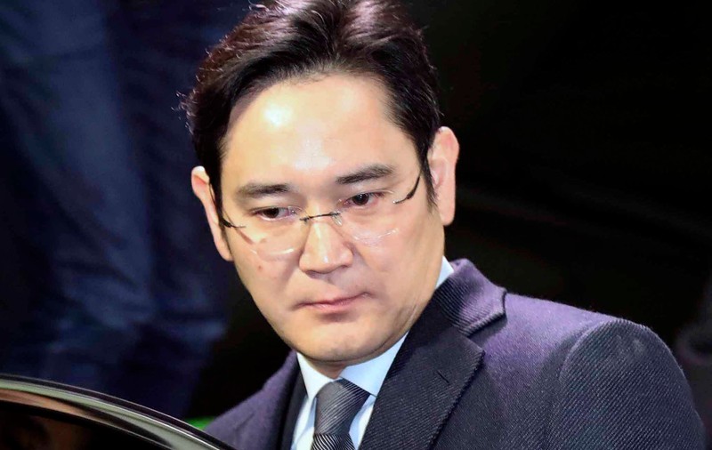 Moștenitorul imperiului Samsung a fost condamnat la cinci ani de închisoare