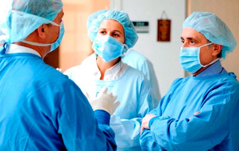 O echipă de medici români se pregătește să realizeze primul transplant de uter în România