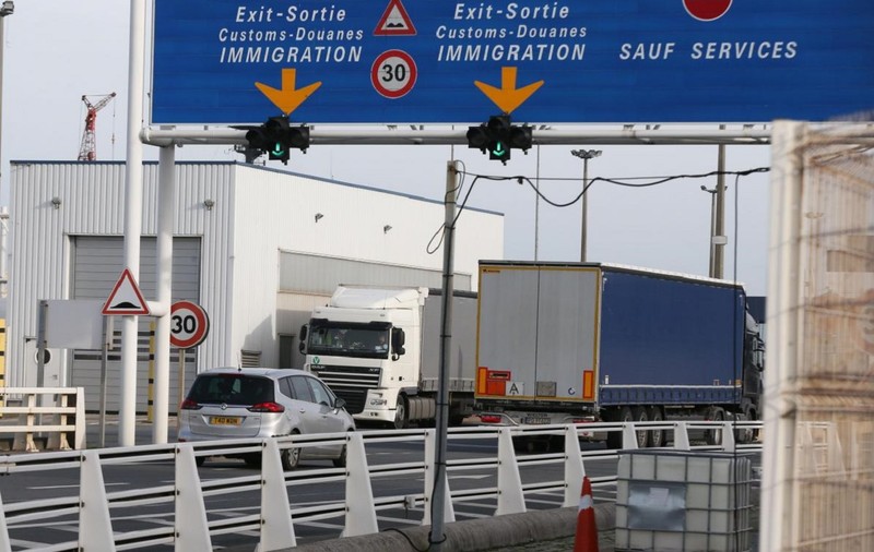 Șofer român de TIR bun de plată: 3,8 milioane € amendă vamală, 91.000 € despăgubiri pentru Rolex, 16.000 € pentru Puma și 9.500 € pentru Dior