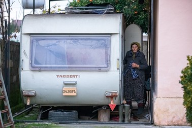 Sanie și Kasim sunt căsătoriți de peste 30 de ani, iar acum locuiesc într-o rulotă
