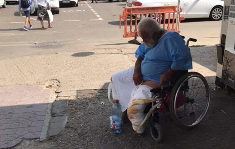 Un bărbat plin de sânge și cu ambele picioare amputate a fost abandonat în fața spitalului din Galați