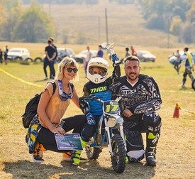 Ioana Blaj și Ducu Ion, alături de unul dintre cei doi fii
