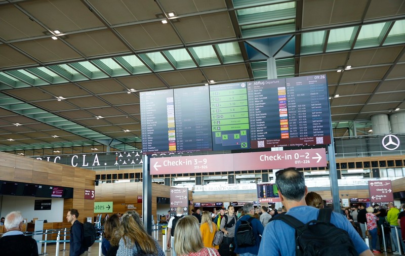 Trei mari aeroporturi din Europa sunt blocate de un atac cibernetic: „Impactul asupra programului de zbor este semnificativ”