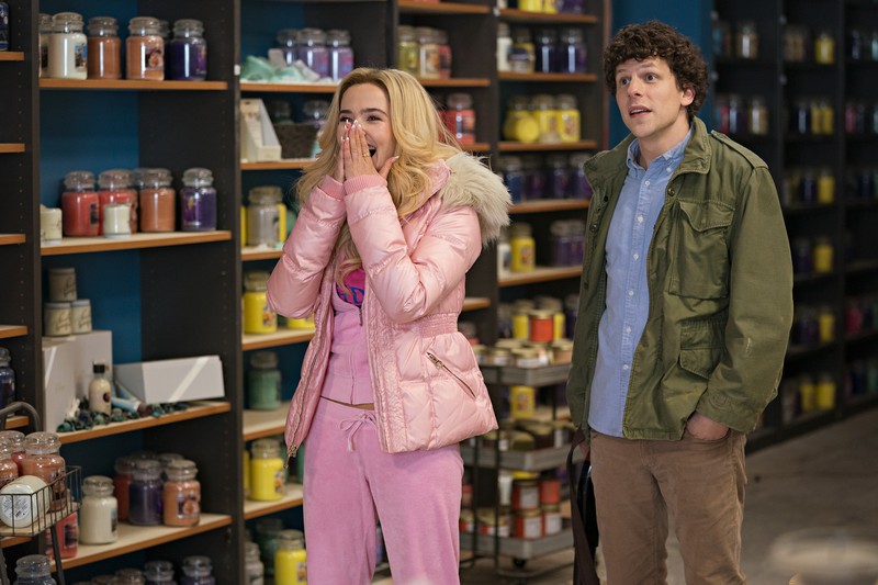 Zoey Deutch și Jesse Eisenberg / Foto: Sony Pictures Releasing