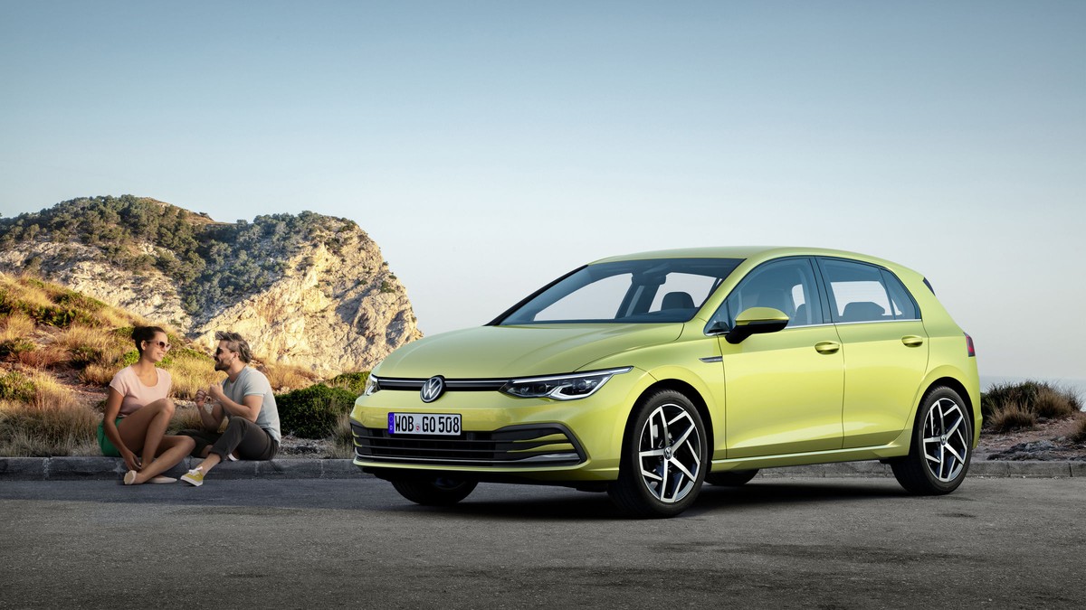 Volkswagen Golf 8 a fost lansat oficial. Cinci motoare hibride, disponibile pe noua mașină