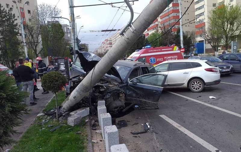 Accident în Capitală. Patru adulți și un copil de două luni au ajuns la spital