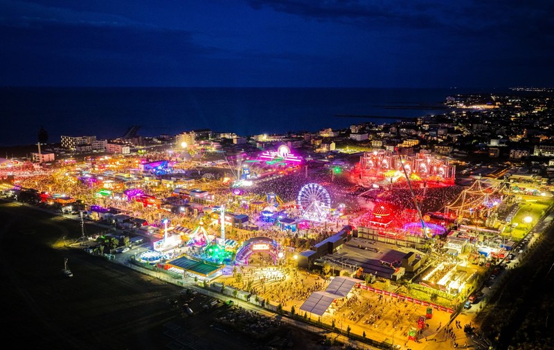 Cât a costat un sejur la mare, în Costinești, în perioada festivalului Beach, Please! 2026