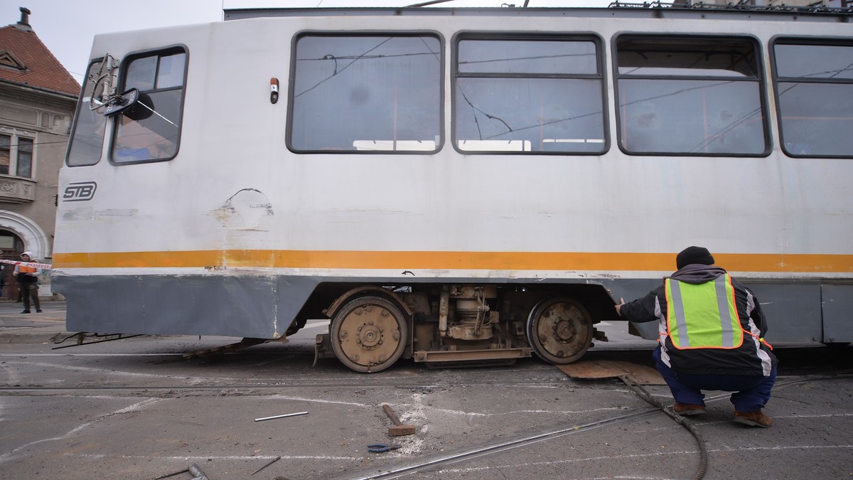 Poză cu un tramvai din București