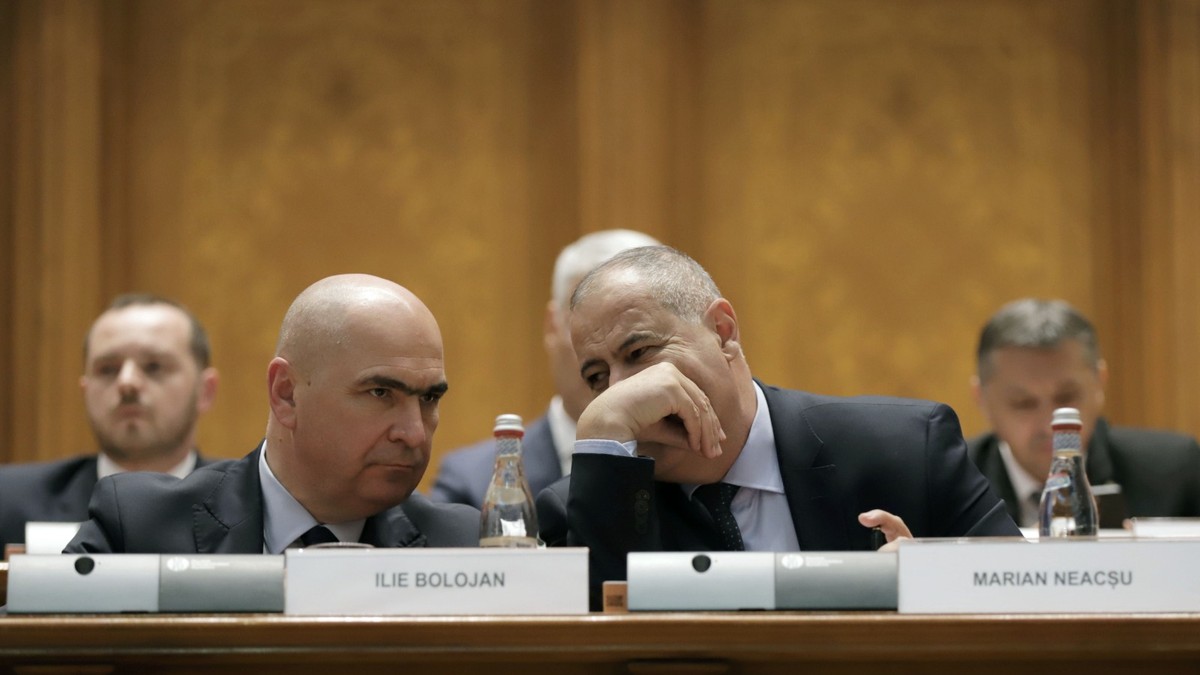 Premierul Ilie Bolojan și vicepremierul Marian Neacșu la o angajare de răspundere în Parlament FOTO Dumitru Angelescu