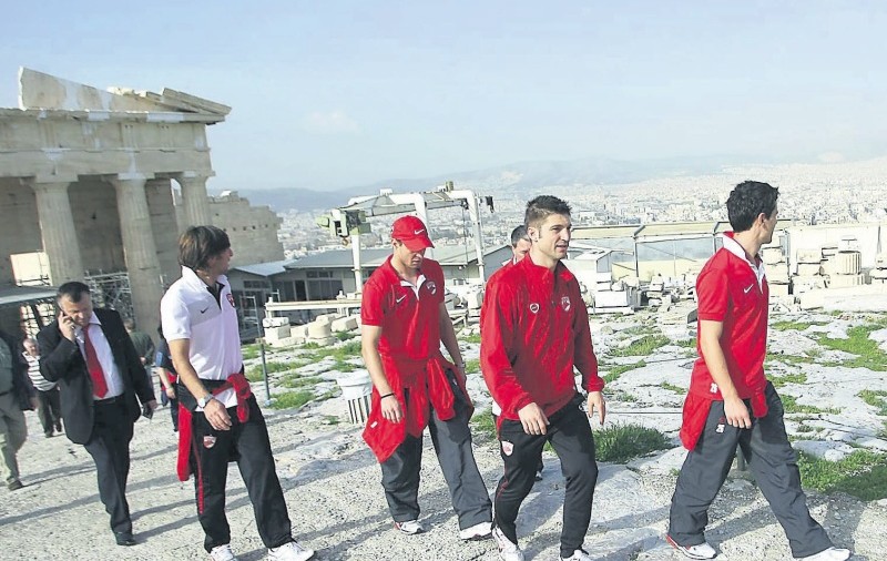 «Câinii», pe Acropole