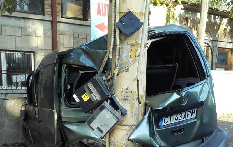 FOTO | Femeie lovită în plin de o mașină, pe o trecere de pietoni din Mamaia. Victima n-a avut nicio șansă, după ce a fost târâtă mai bine de 200 de metri pe carosabil