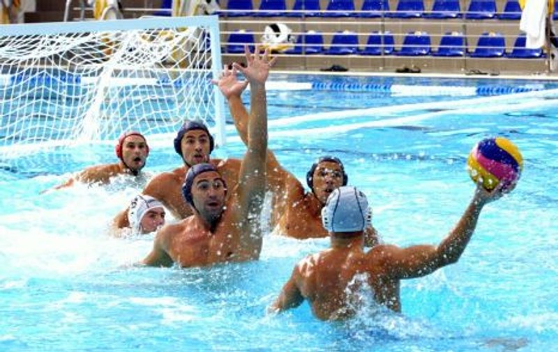 CSM Oradea a bătut la Steaua și a relansat campionatul de polo pe apă. Vineri, meciul revanșă