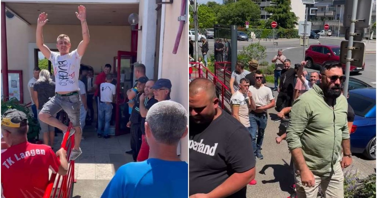 Susținătorii lui George Simion, în fața secției de votare din Franța, potrivit imaginilor lui Dan Enache (USR)