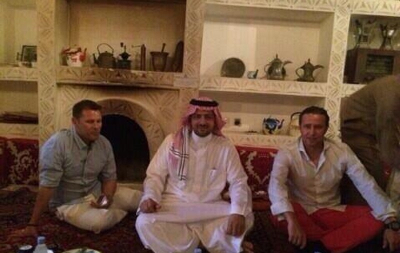 Reghe chiar e rege la arabi. I-au promis UN MUNTE DE BANI pentru asta
