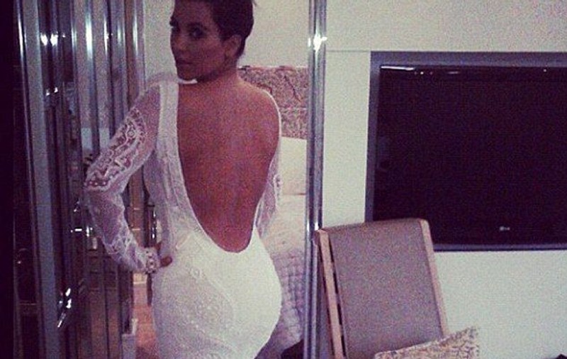 Kim Kardashian, din nou MIREASĂ. Rochia asta o va purta în ziua nunții cu Kanye West?