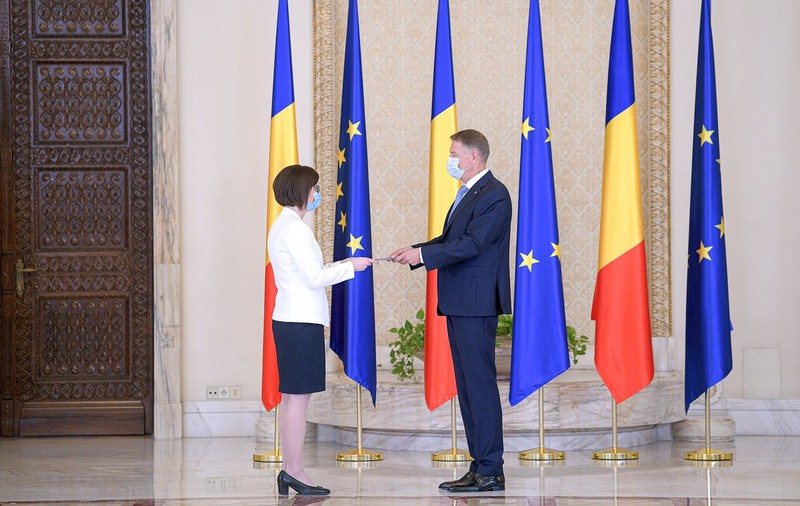 Ioana Mihăilă a depus jurământul de învestitură ca ministru al sănătății. Iohannis, „bucuros că în coaliție s-a găsit un modus vivendi”