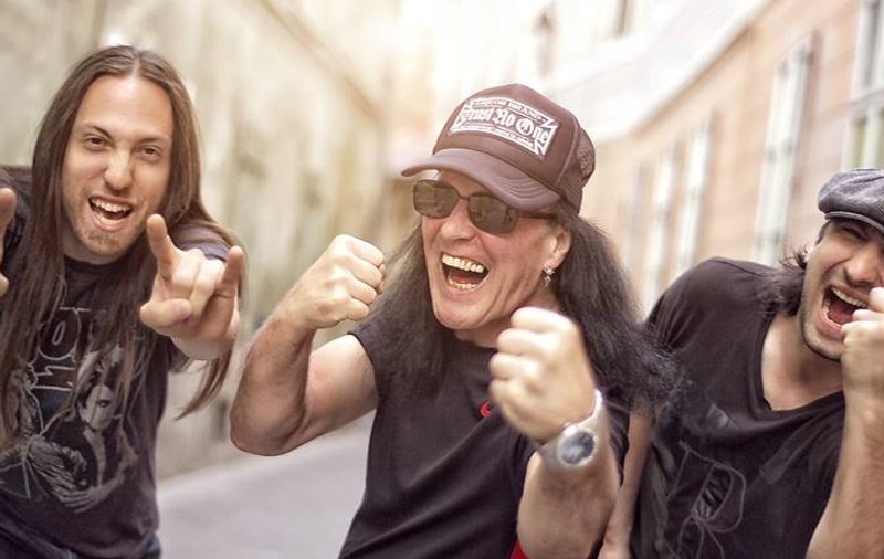 Rockerul care l-a adus în România pe Dave Evans, primul solist al trupei AC/DC: “La 7 ani cântam ca să primesc dulceaţă de gutui şi de cireşe negre”