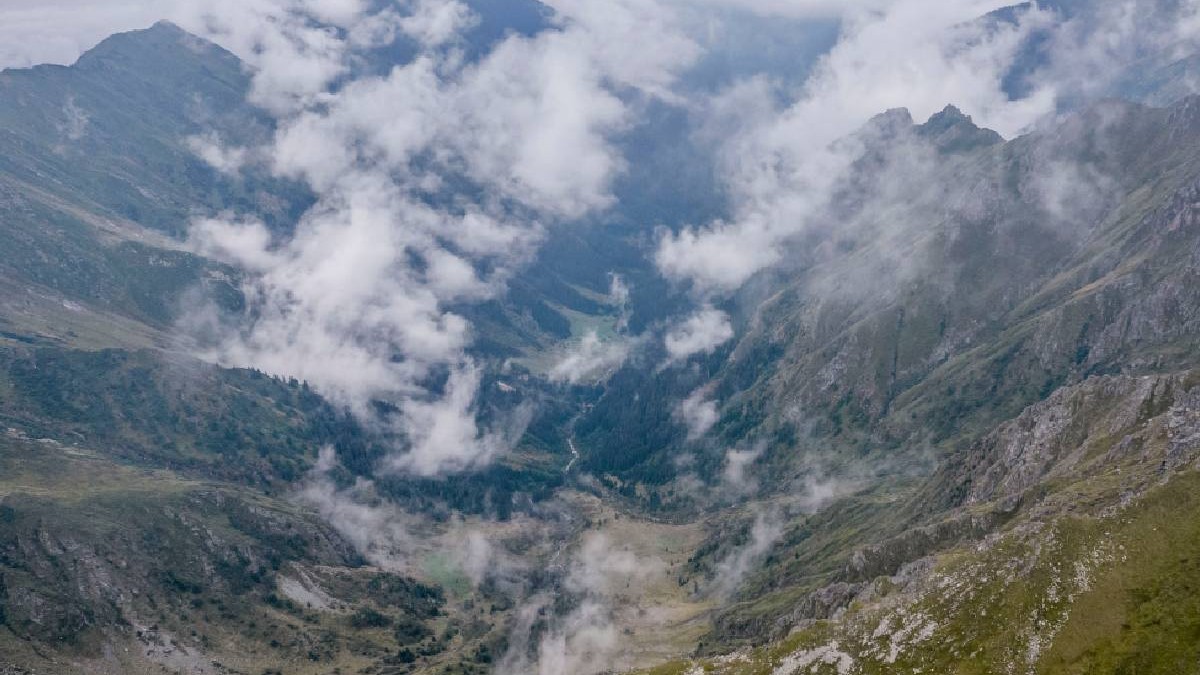 Imagine panoramică cu Munții Făgăraș