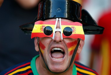 epa05373483 A supporter of Spain before the UEFA EURO 2016 group D preliminary round match between Spain and Turkey at Stade de Nice in Nice, France, 17 June 2016. (RESTRICTIONS APPLY: For editorial news reporting purposes only. Not used for commercial or marketing purposes without prior written approval of UEFA. Images must appear as still images and must not emulate match action video footage. Photographs published in online publications (whether via the Internet or otherwise) shall have an interval of at least 20 seconds between the posting.) EPA/SEBASTIEN NOGIER EDITORIAL USE ONLY