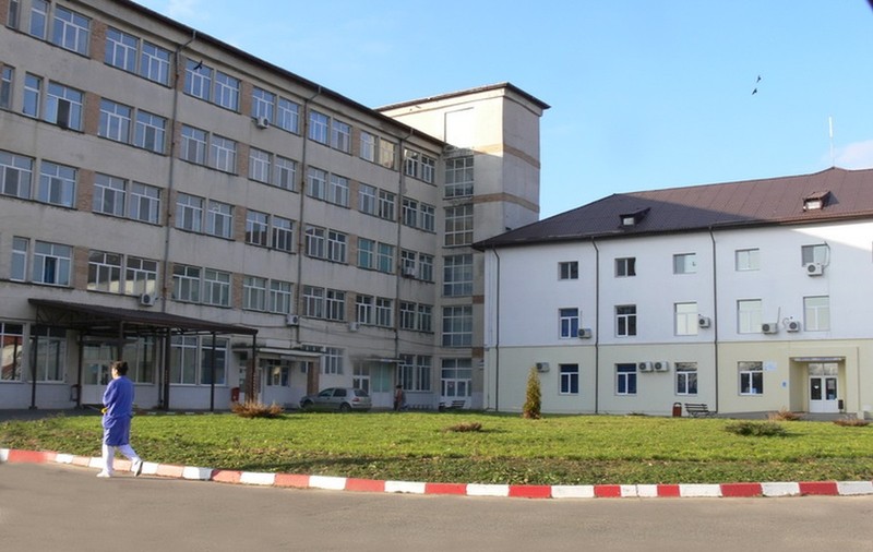 Managerul Spitalului Găești, apel pentru transferul unui pacient cu COVID-19: Trebuie să stau în genunchi în fața unui doctor să primească un bolnav pentru care nu mai am ce să fac