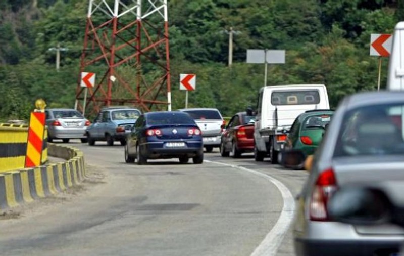 UPDATE | Accident în Vâlcea. Una dintre cele două victime a murit. Traficul pe DN 7 a fost reluat