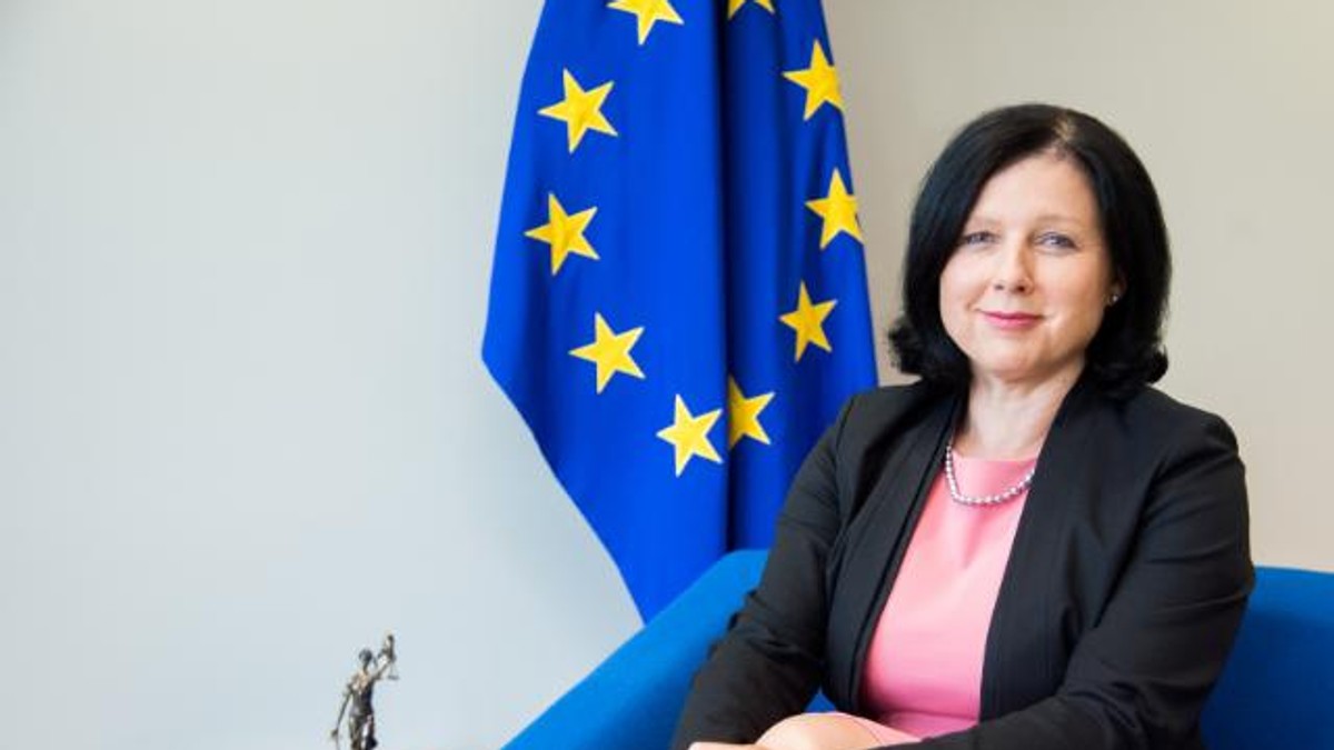 Vera Jourova se teme de interferenţa rusă