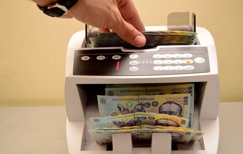 Cine pierde și cine câștigă din legea privind calcularea facturilor în euro la cursul BNR