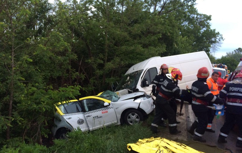 Accident în Mihăeşti, județul Vâlcea. Doi oameni au murit și alți trei sunt răniți