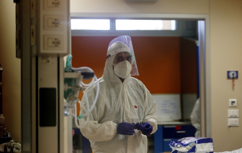 Medic de la ATI, despre numărul copleșitor de infectări: “Vom ajunge la o criză umanitară, când pacienții cu alte boli nu vor mai avea loc în spitale”
