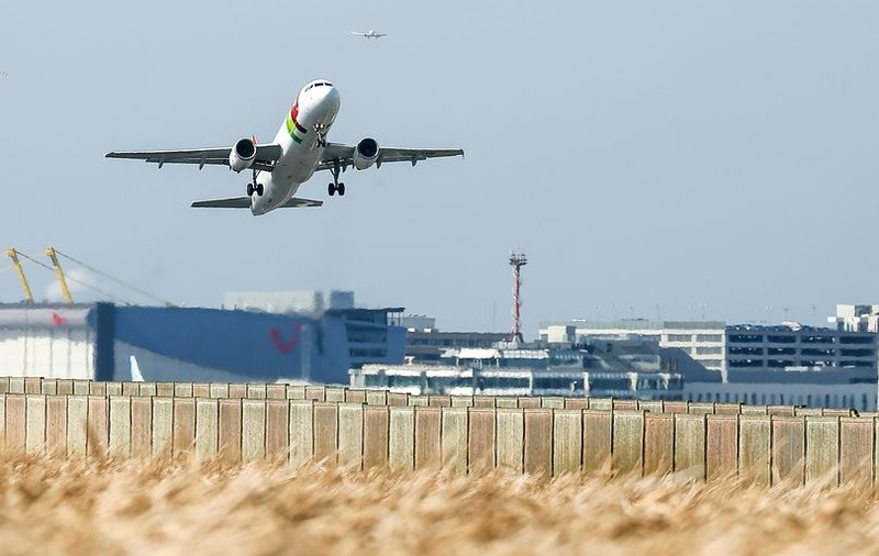 Haos pe Aeroportul din Bruxelles. Sute de zboruri au fost anulate, din cauza grevei lucrătorilor de la bagaje