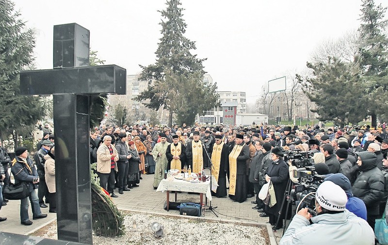 Eroii Revoluției, comemorați de sute de oameni în Capitală