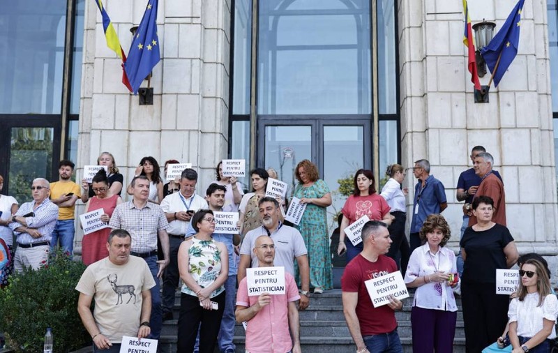 Protestele care au loc miercuri în România. Bugetarii au ieșit pentru a treia zi consecutiv în stradă, după ce sporul pentru condiții vătămătoare a fost redus la 300 de lei