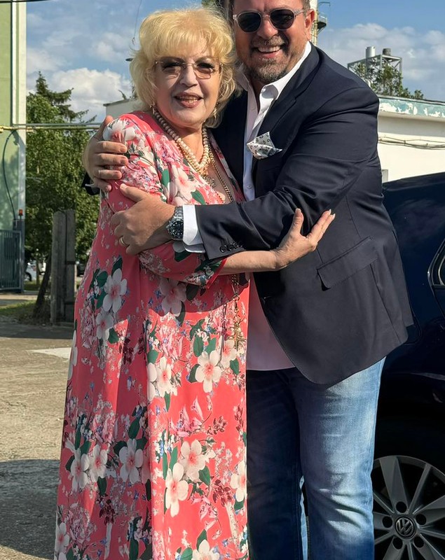 Imagini rare cu Corina Chiriac la 74 de ani. Cântăreața a fost surprinsă în brațele lui Horia Brenciu