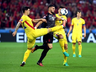 Cristian Săpunaru, în duel cu albanezul Armando Sadiku