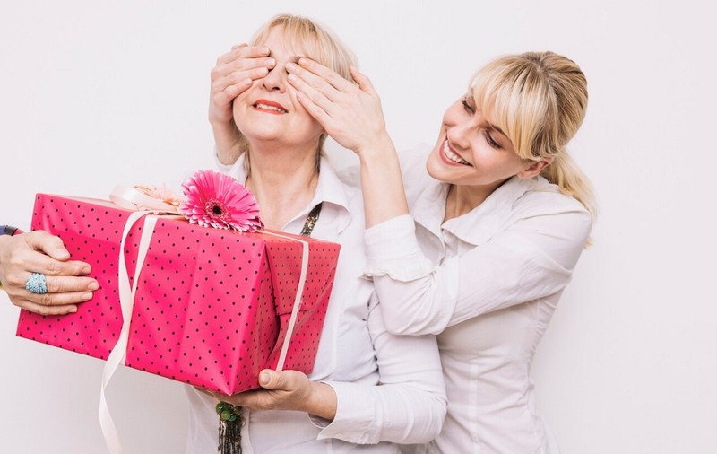 Mama, eroul din umbră: Cadoul de 8 Martie care-i arată cât de mult o apreciezi
