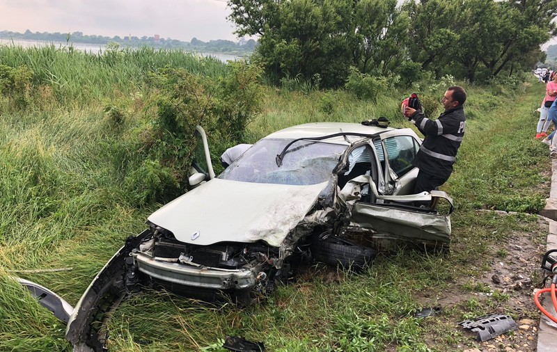 Grav accident rutier între Eforie Nord și Eforie Sud cu patru victime și trei mașini implicate. Traficul în zonă este blocat/FOTO