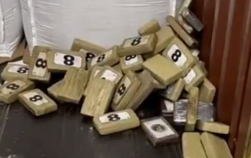 Peste o tonă de cocaină, confiscată în portul rus Sankt Petersburg. Drogurile erau ascunse în saci de cafea provenind din Belgia