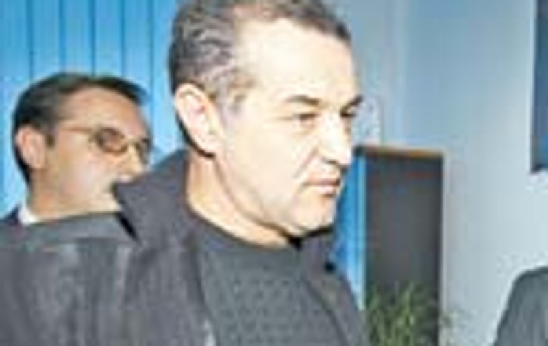 Becali le-a dat mancare saracilor