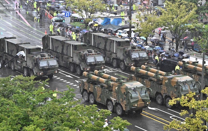 Coreea de Sud a organizat prima paradă militară de amploare din ultimul deceniu. Avertismentul transmis Phenianului